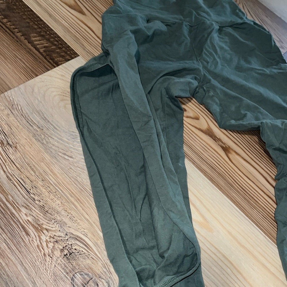 Green leggings